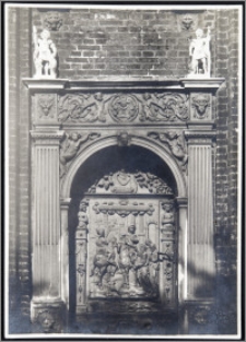 [Toruń, portal w Domu Eskenów]