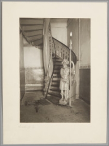 [Toruń, rzeźbione schody w kamienicy przy ul. Mostowej 6]