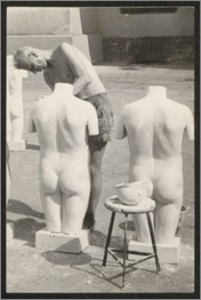 Stanisław Kiałka przy pracy [Państwowa Wyższa Szkoła Sztuk Plastycznych we Wrocławiu]