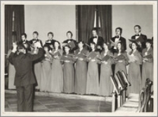Zespół Pieśni Dawnej w foyer Filharmonii Pomorskiej